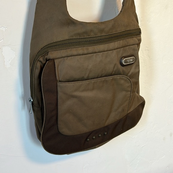 Tumi Shoulder bag, in GREAT condition, Olive color - Picture 1 of 12